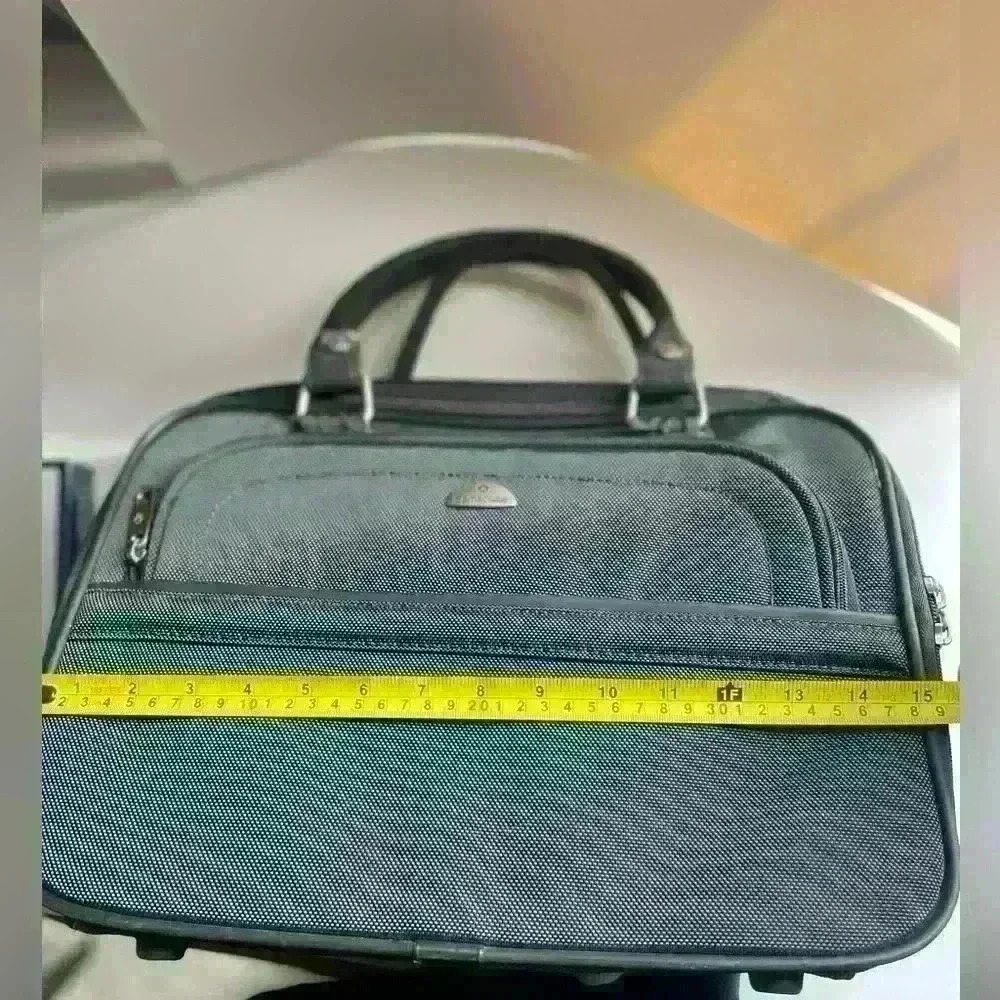 Samsonite Carry On Overnight Shoulder Bag Travel Duffle Luggage Bag Gray EUC